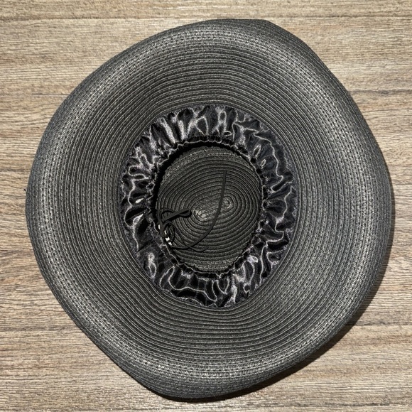 Vince Camuto Black Paper Braid Kettle Hat - Picture 5 of 7